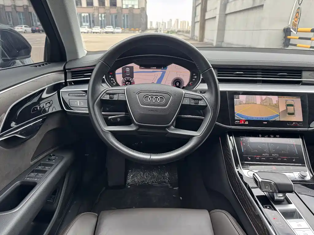 Audi A8 — фото 13