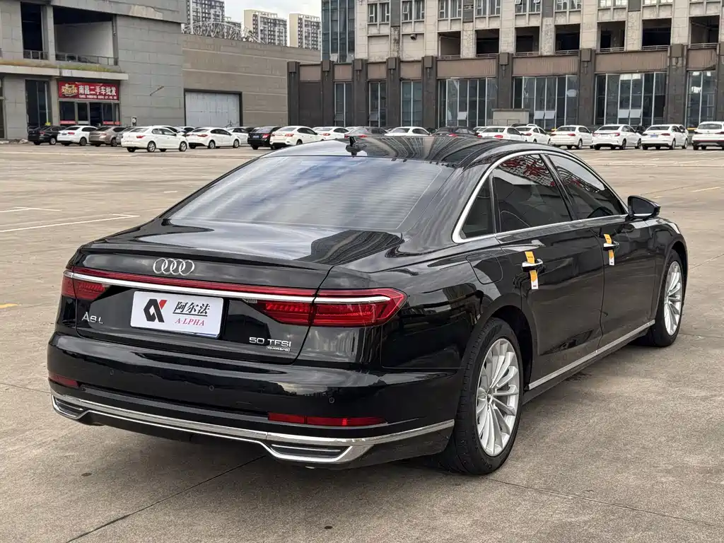 Audi A8 — фото 4