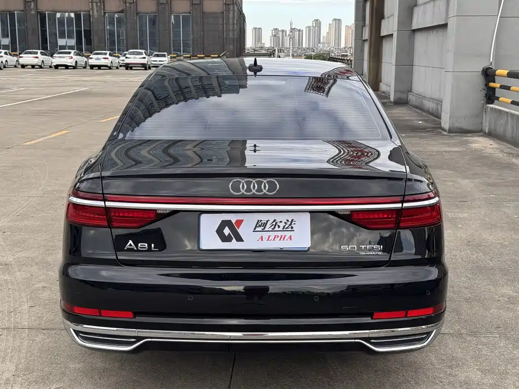 Audi A8 — фото 5
