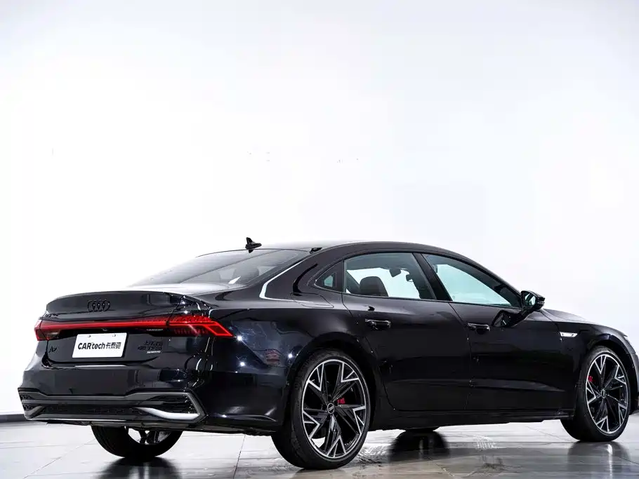 Audi A7L — фото 8