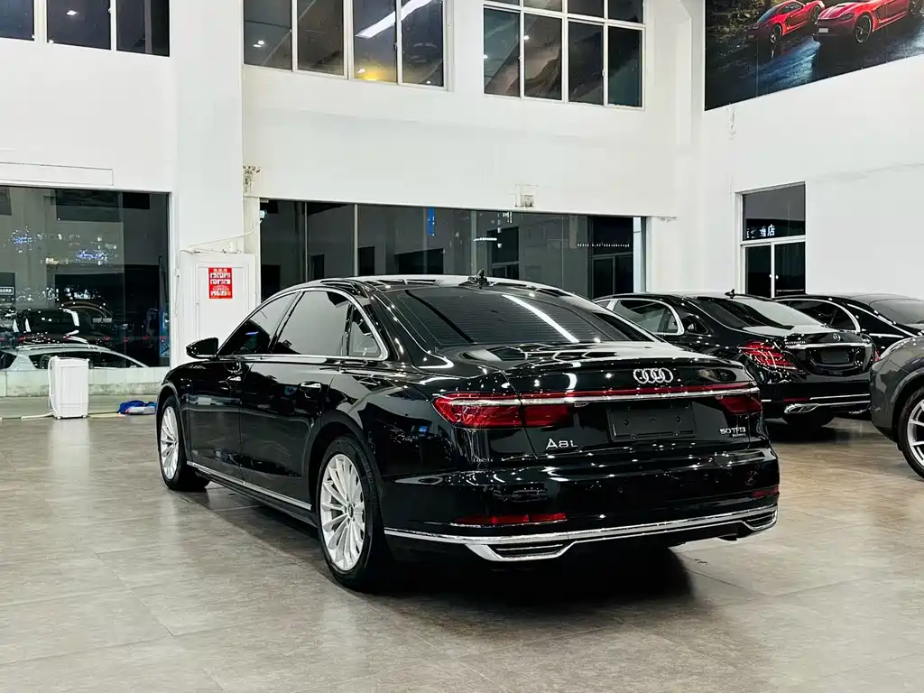 Audi A8 — фото 4