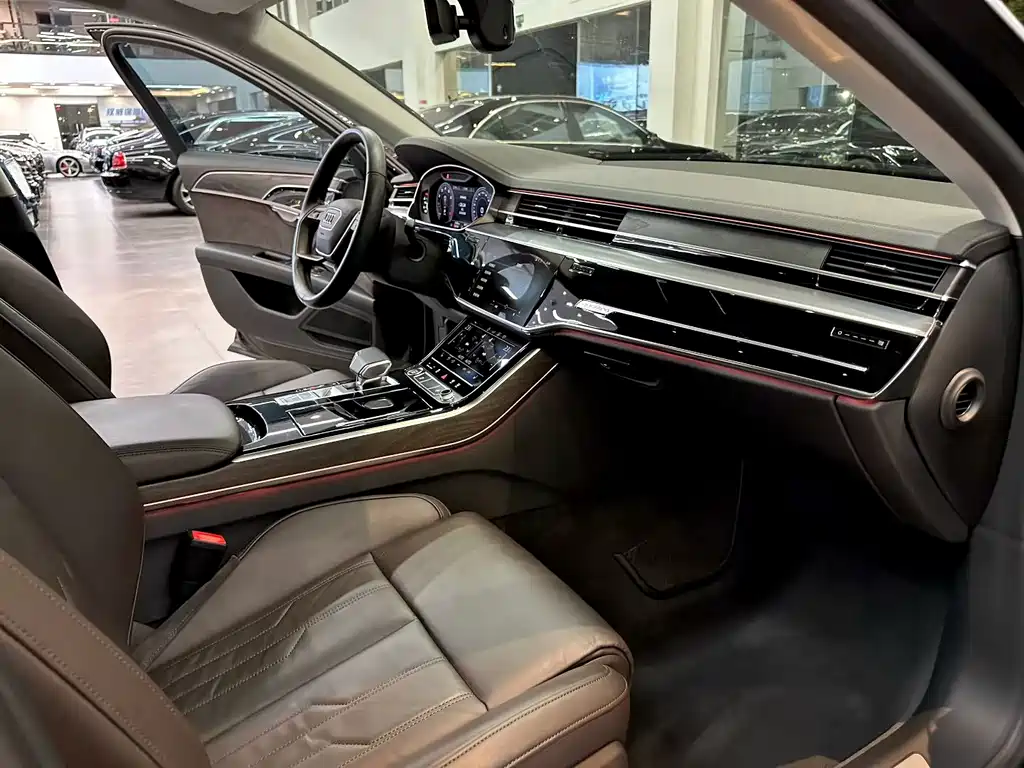 Audi A8 — фото 6