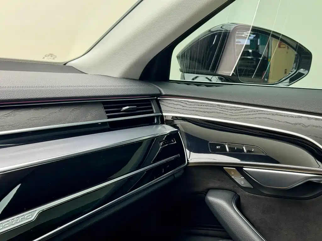 Audi A8 — фото 13