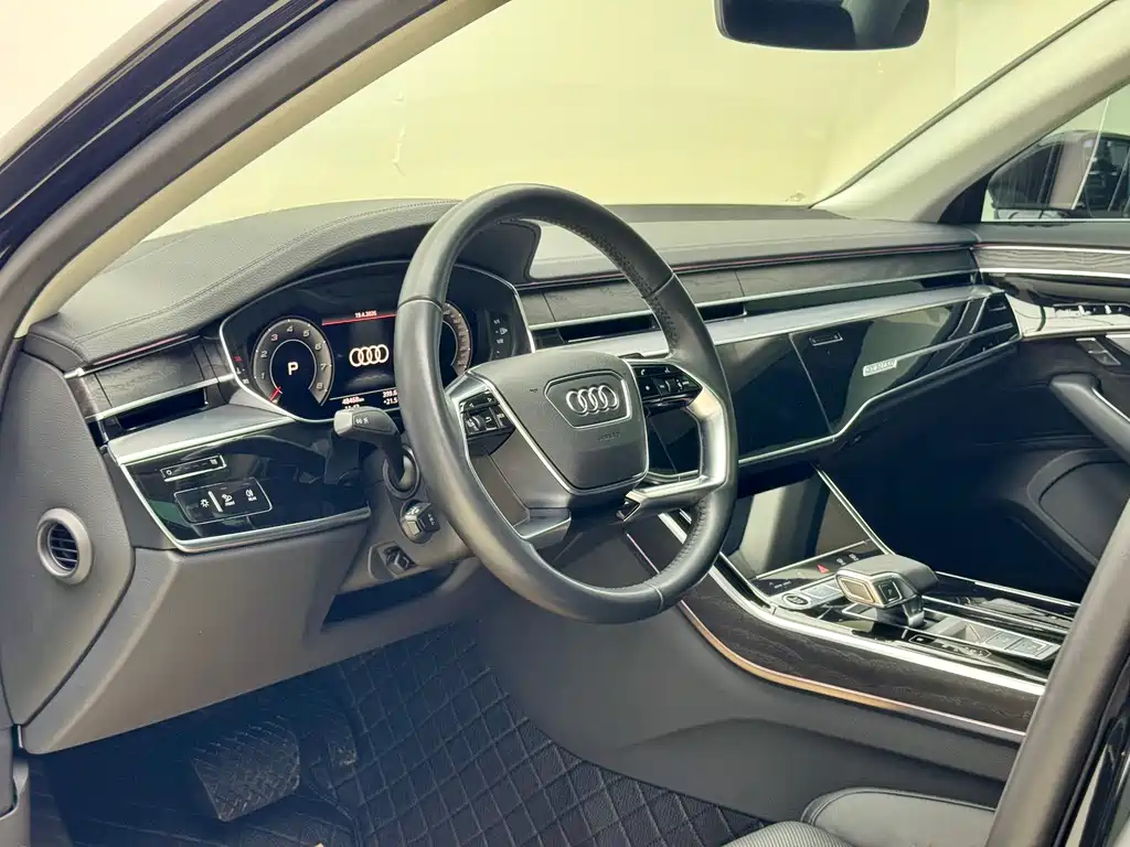 Audi A8 — фото 14