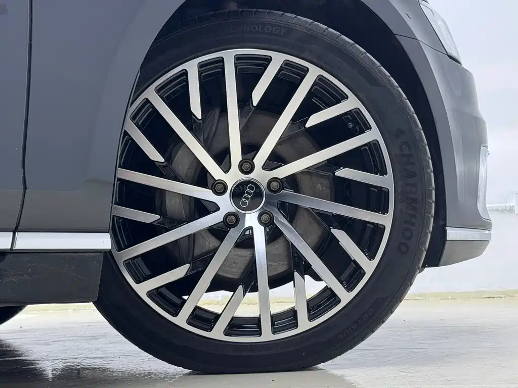 Audi A8 — фото 15