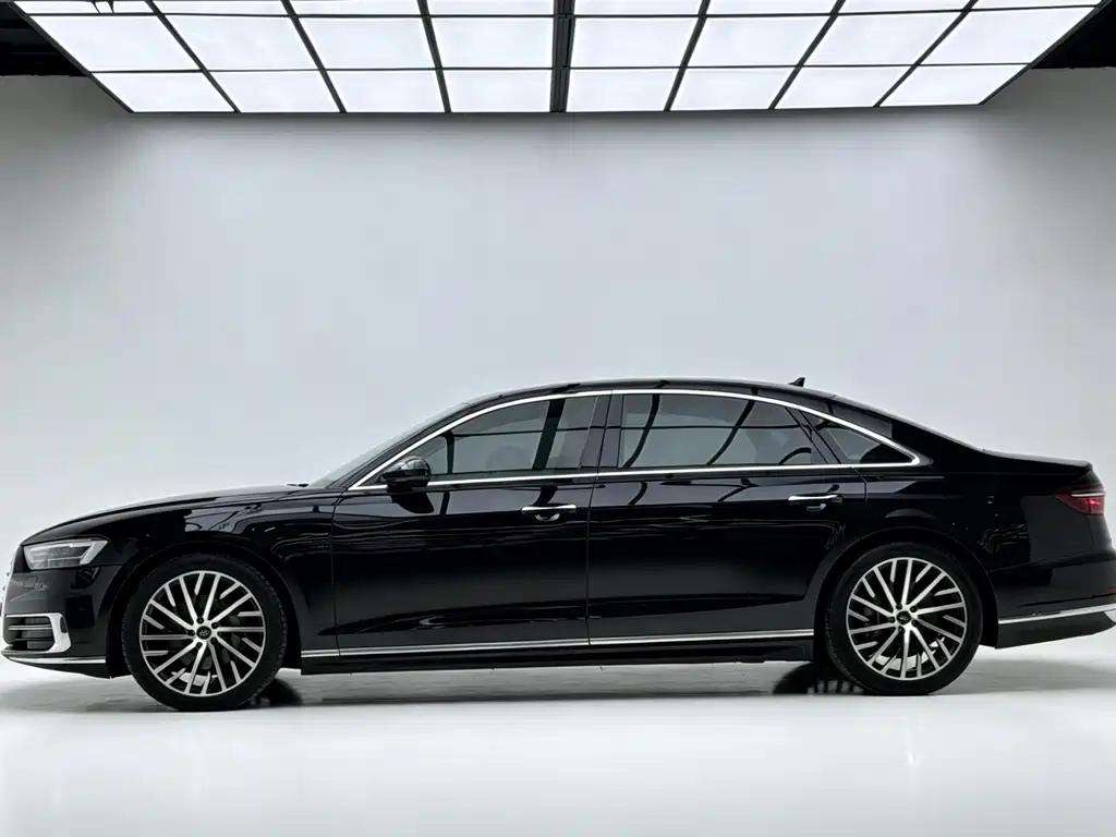 Audi A8 — фото 3