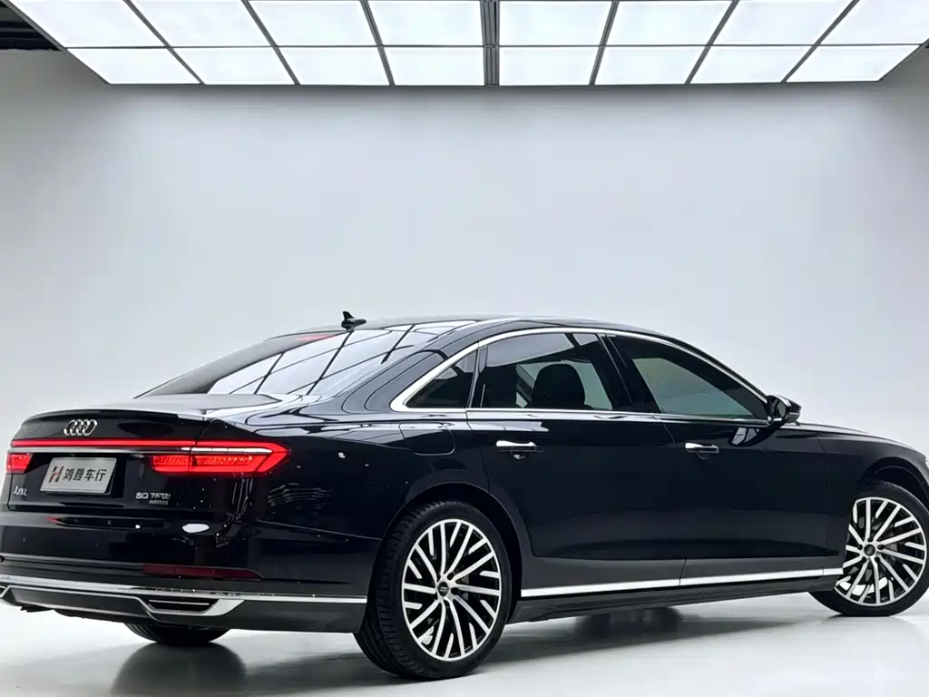 Audi A8 — фото 4