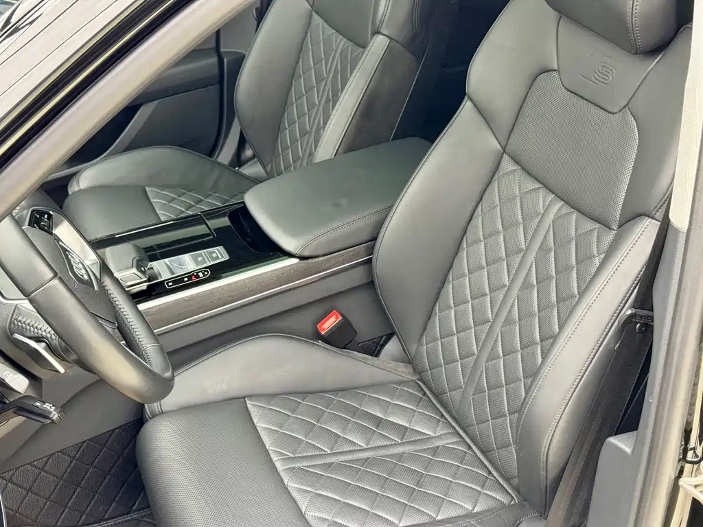 Audi A8 — фото 7