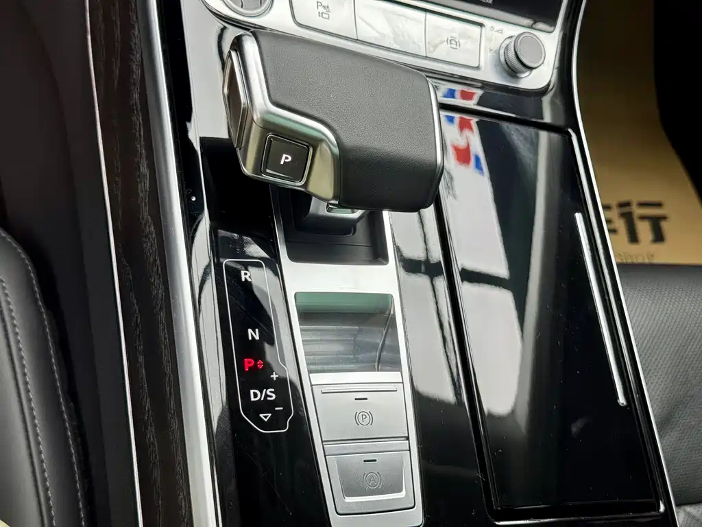 Audi A8 — фото 9
