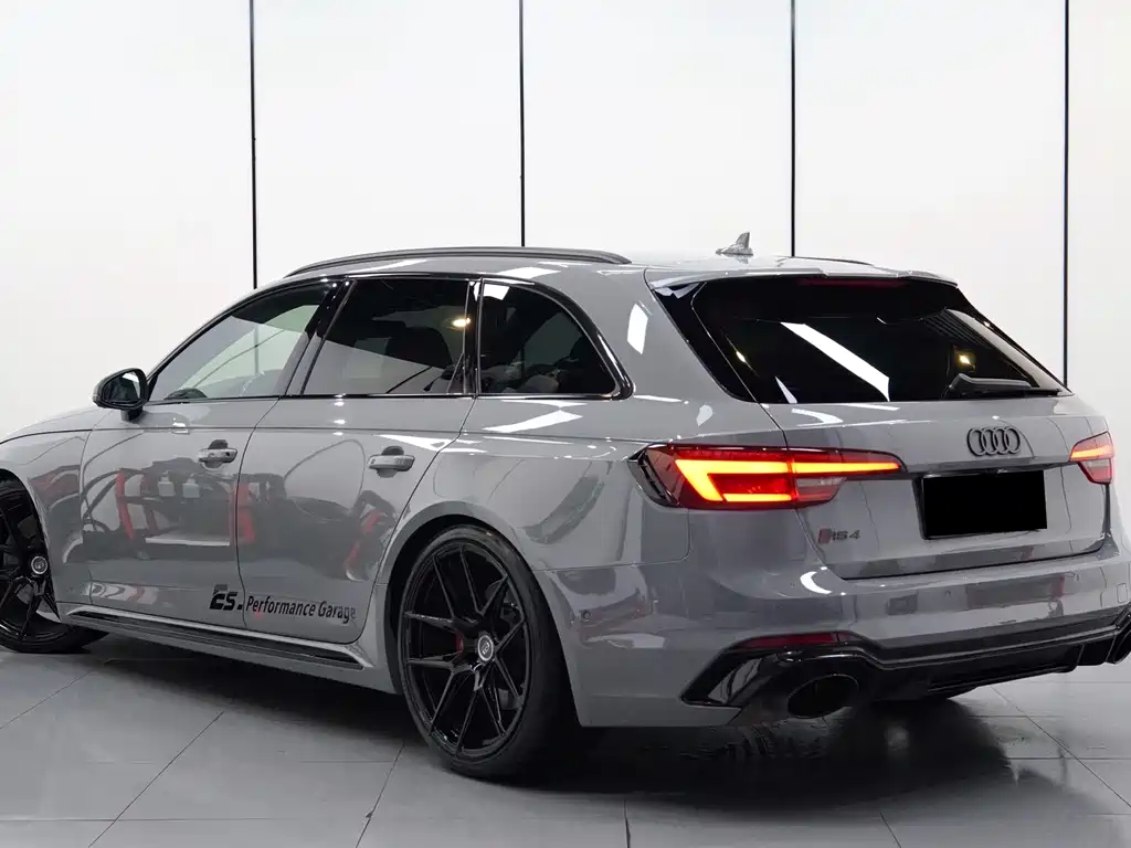 Audi RS 4 — фото 3