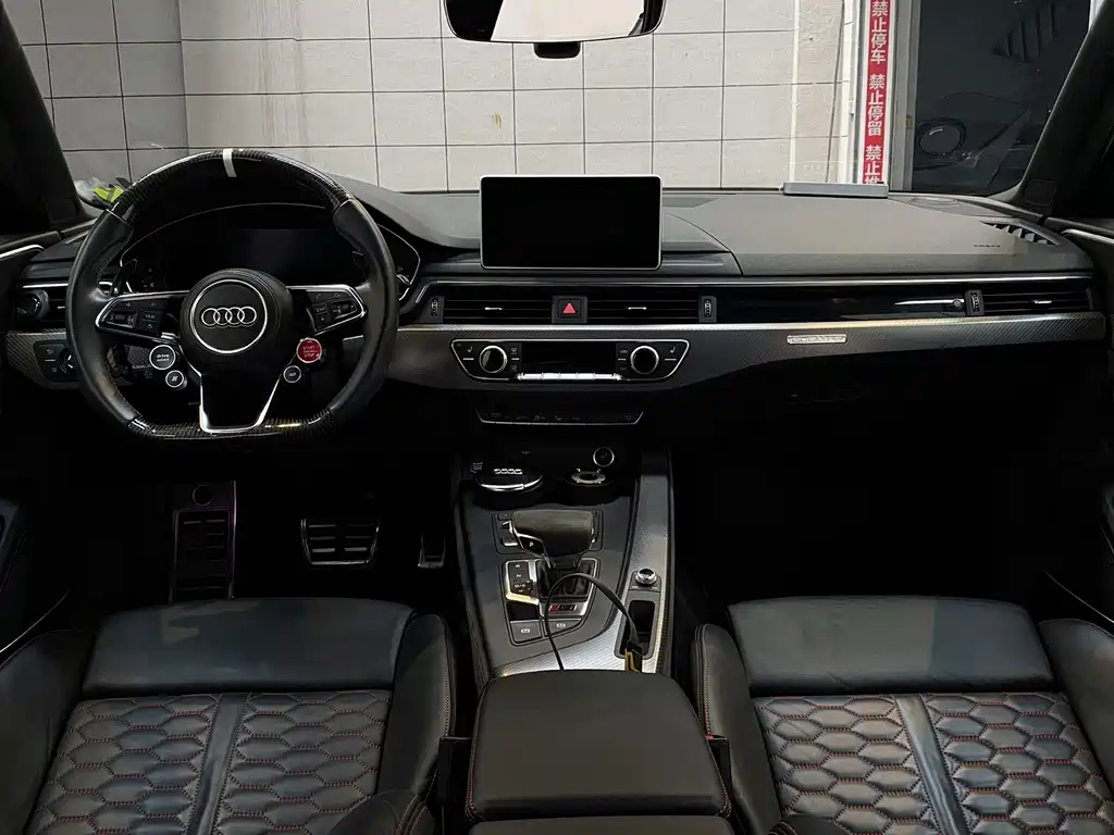Audi RS 4 — фото 5