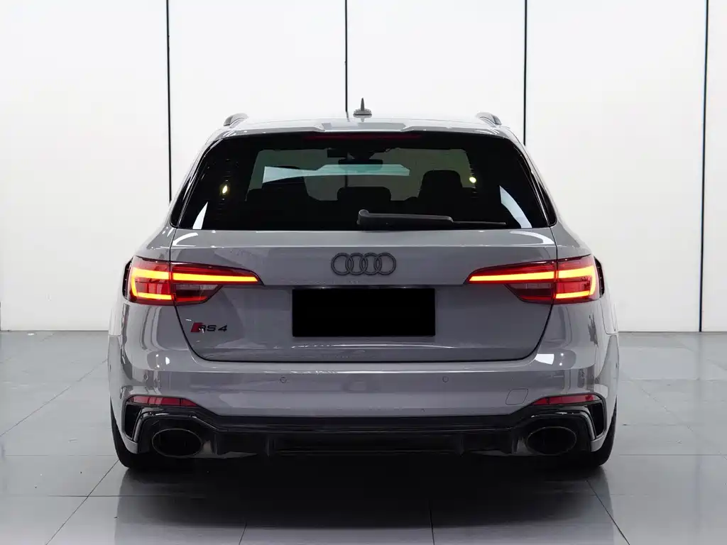 Audi RS 4 — фото 6