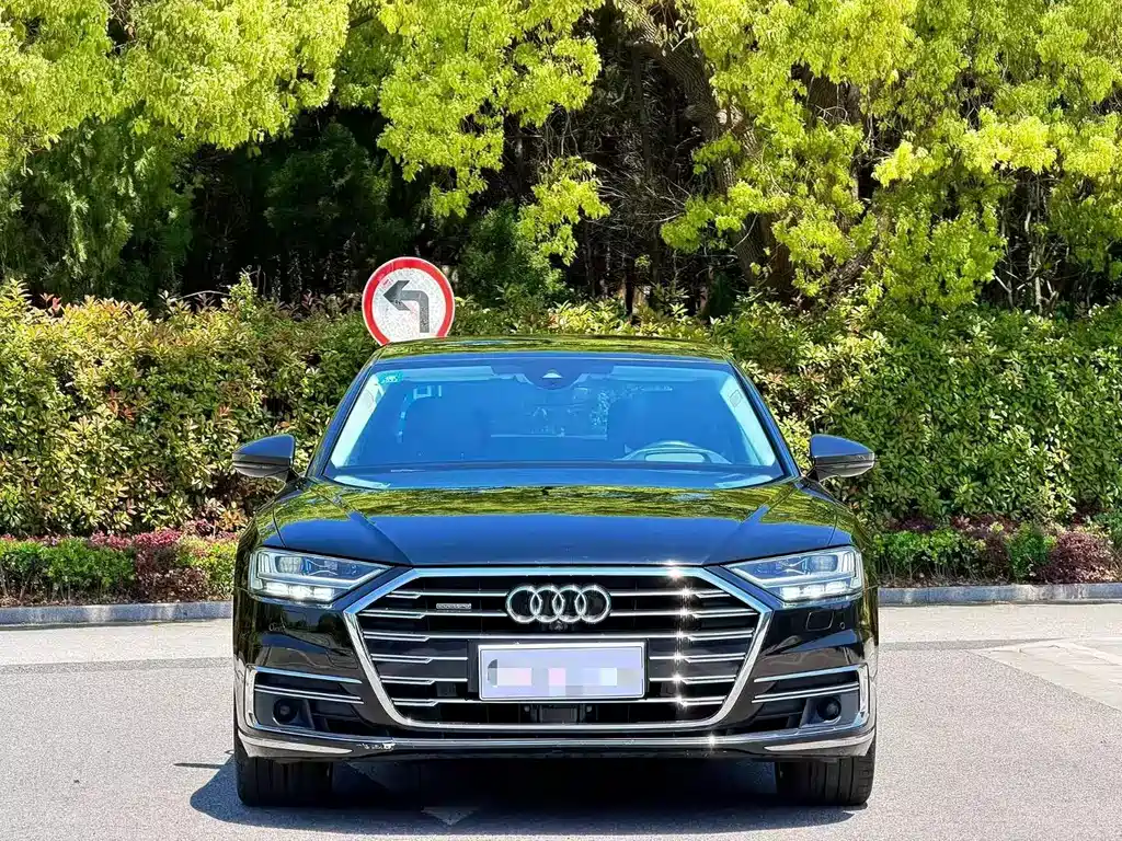 Audi A8 — фото 2