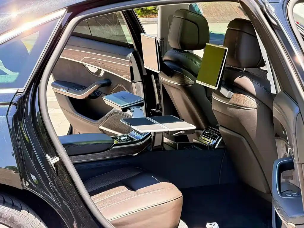 Audi A8 — фото 6