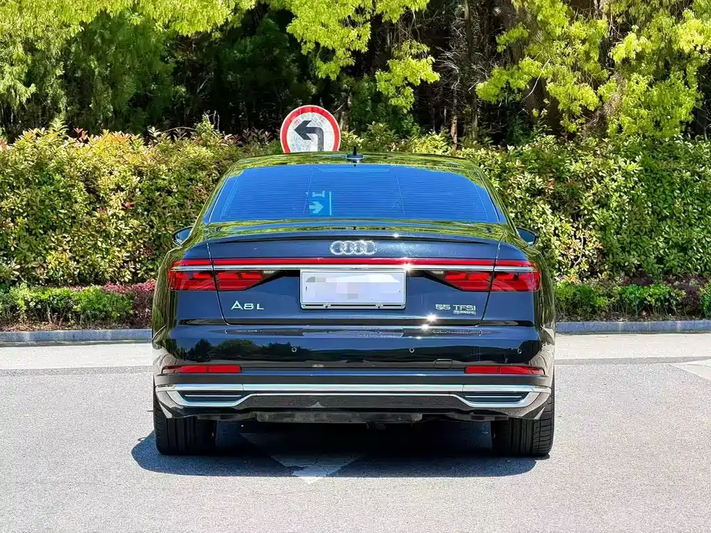 Audi A8 — фото 8