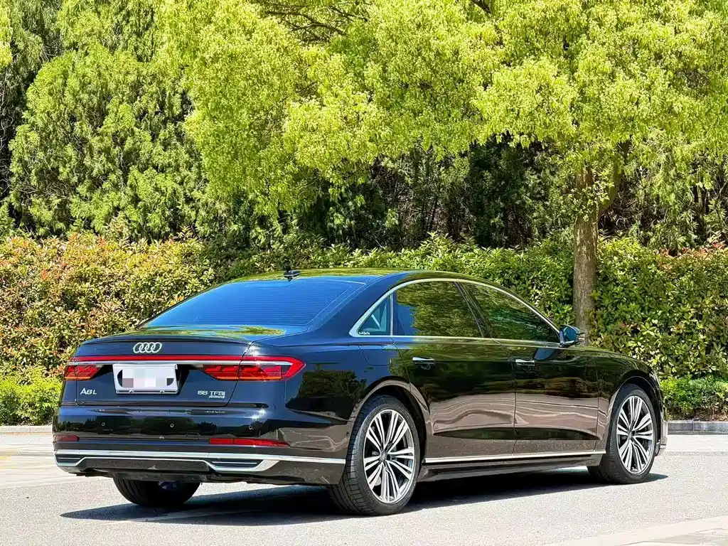 Audi A8 — фото 9