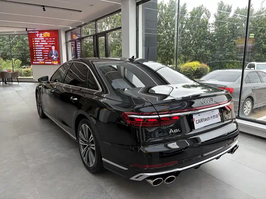 Audi A8 — фото 6