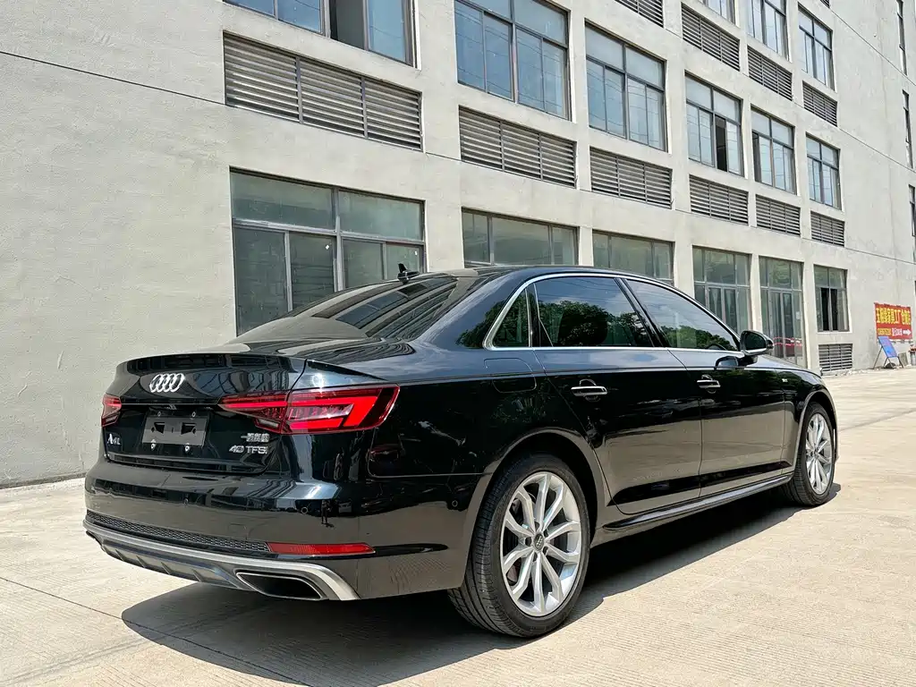 Audi A4L — фото 15