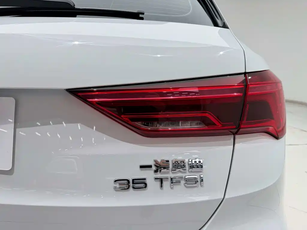 Audi Q3 — фото 10