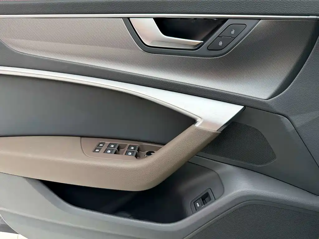 Audi A7L — фото 16