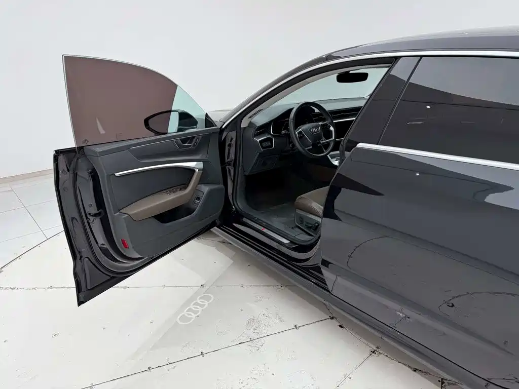 Audi A7L — фото 24