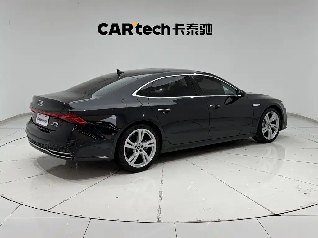 Audi A7L — фото 5