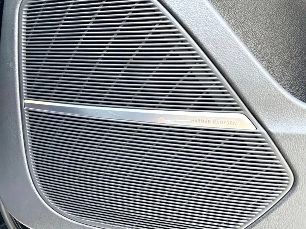 Audi Q8 — фото 9