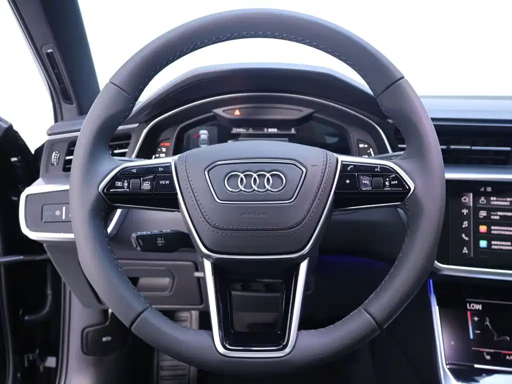 Audi A6L — фото 16