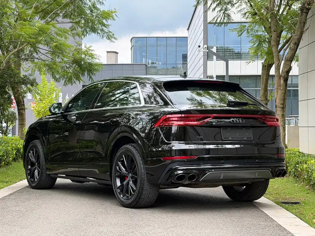 Audi Q8 — фото 4