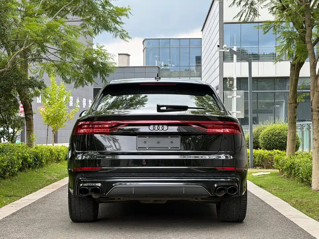 Audi Q8 — фото 5