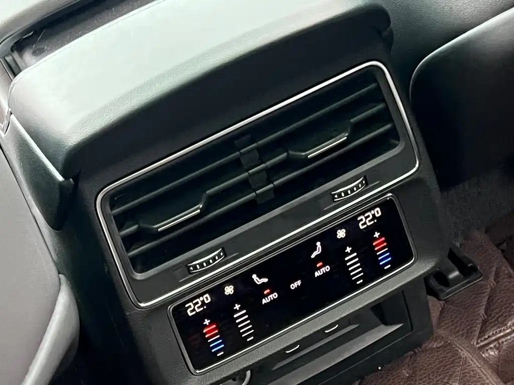 Audi Q8 — фото 20