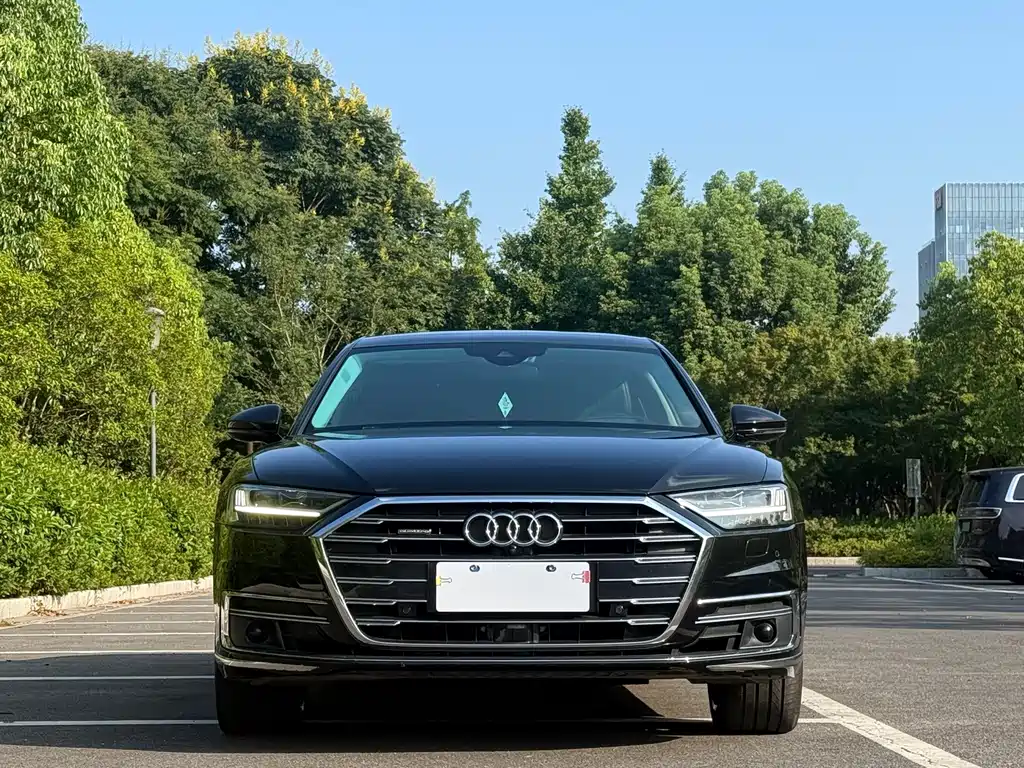 Audi A8 — фото 2