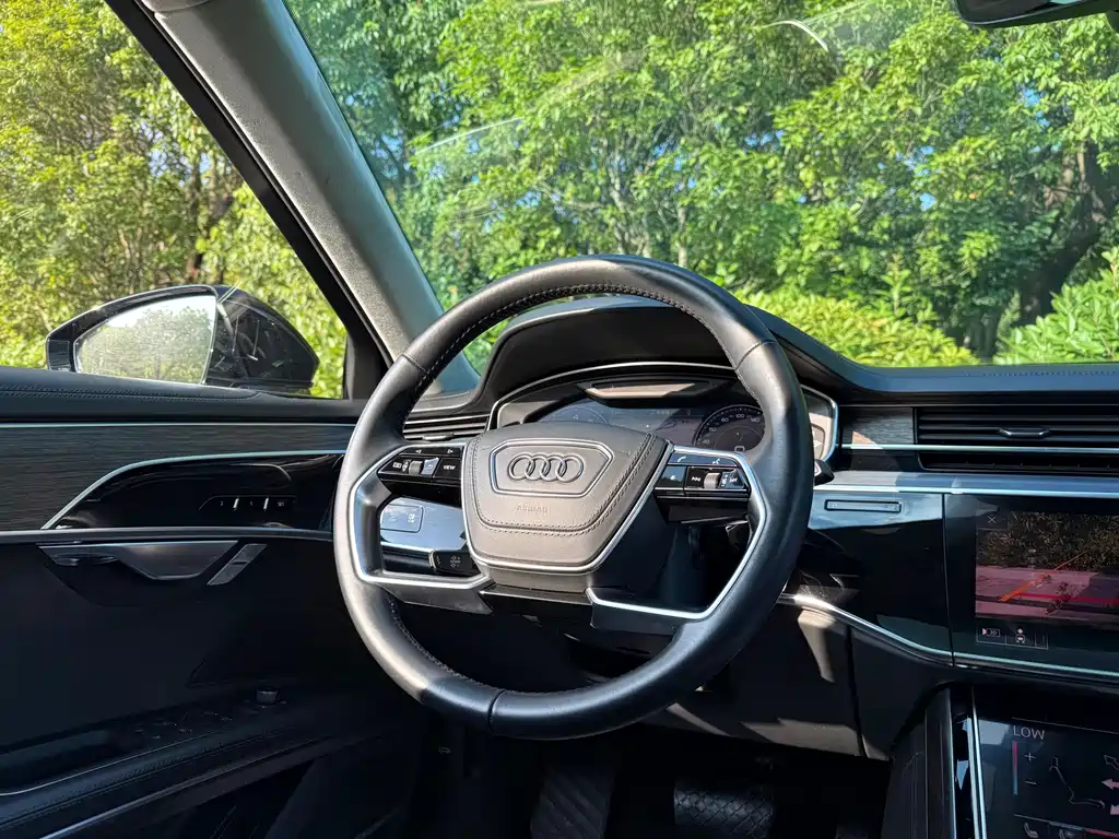 Audi A8 — фото 11