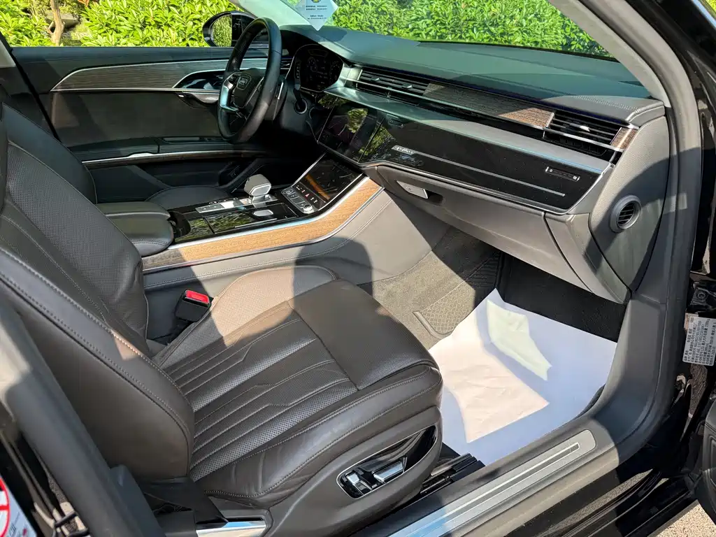 Audi A8 — фото 17