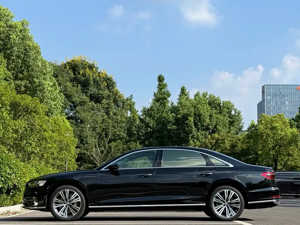 Audi A8 — фото 3