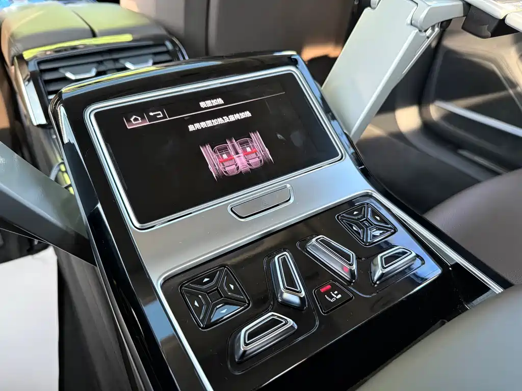Audi A8 — фото 27