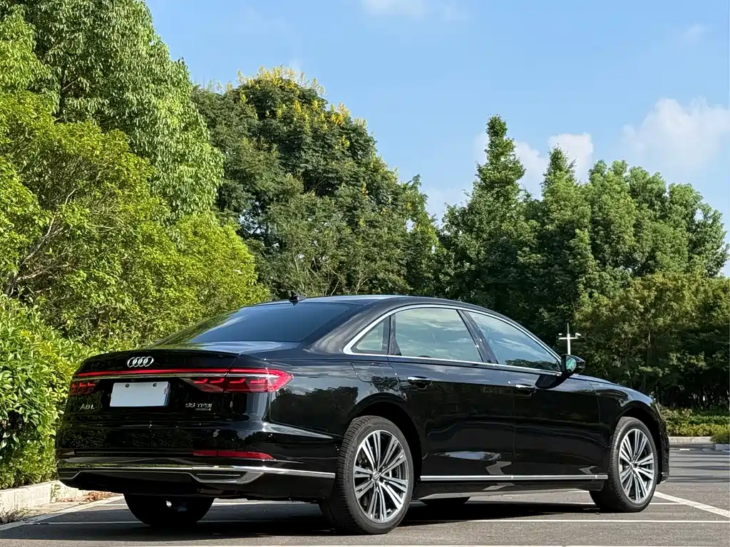 Audi A8 — фото 4
