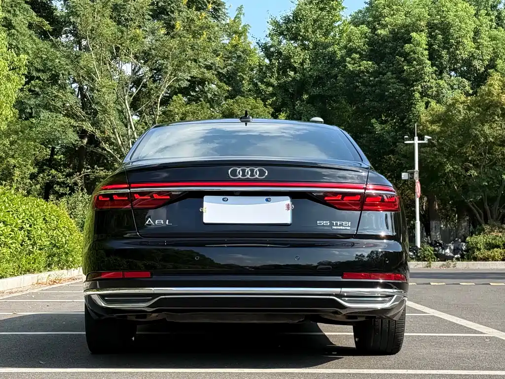 Audi A8 — фото 5