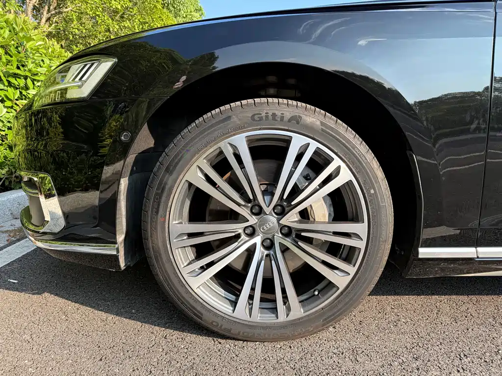 Audi A8 — фото 8