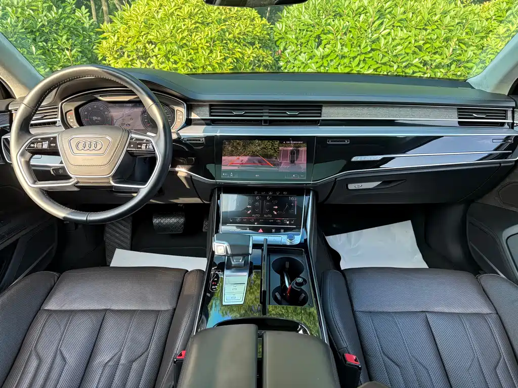 Audi A8 — фото 10