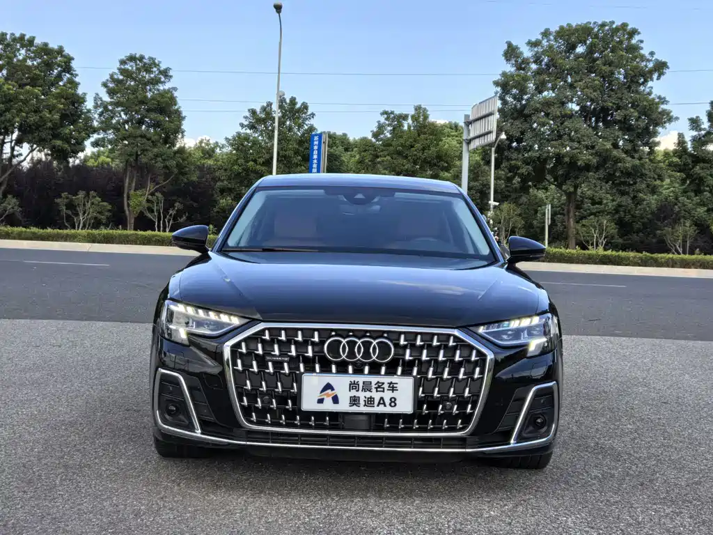 Audi A8 — фото 2
