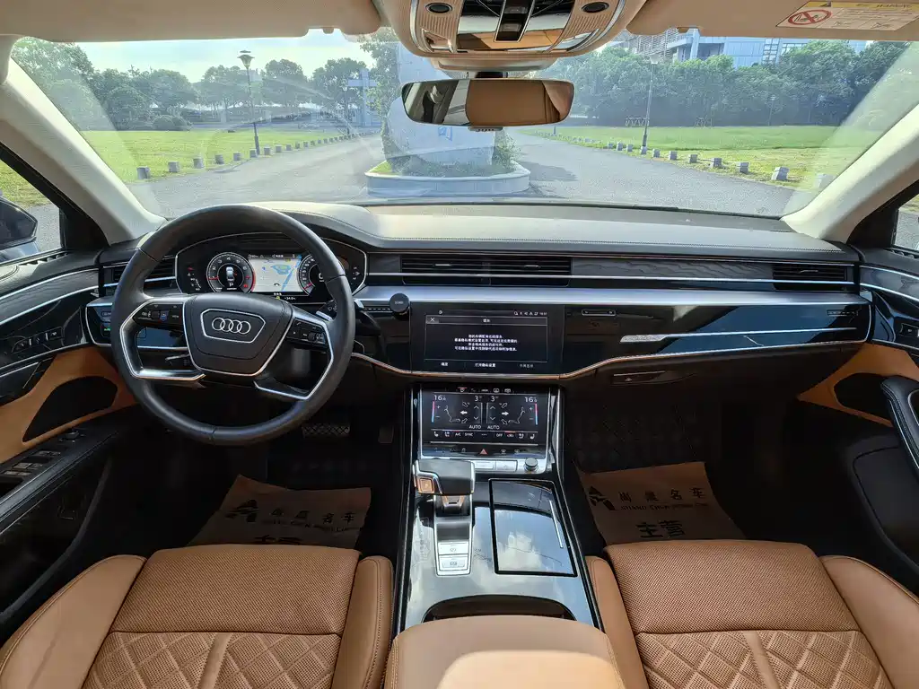 Audi A8 — фото 13