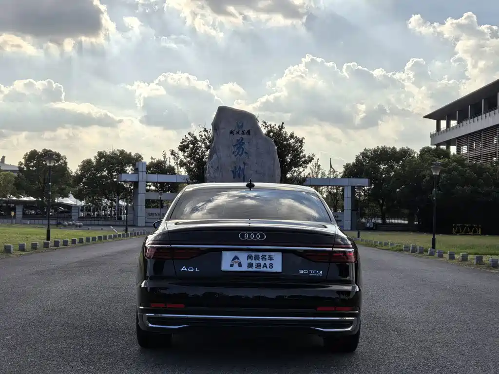 Audi A8 — фото 15