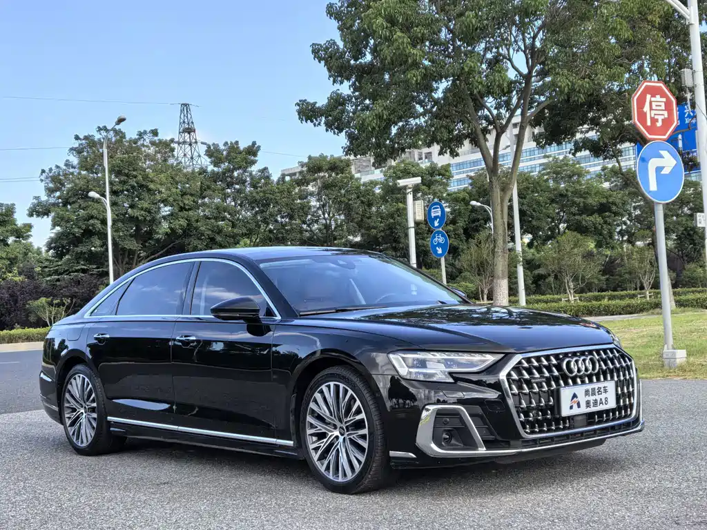 Audi A8 — фото 3