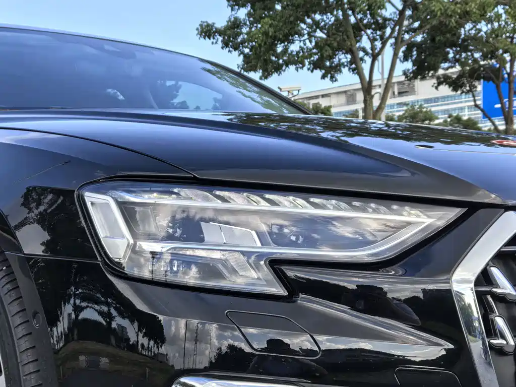 Audi A8 — фото 4