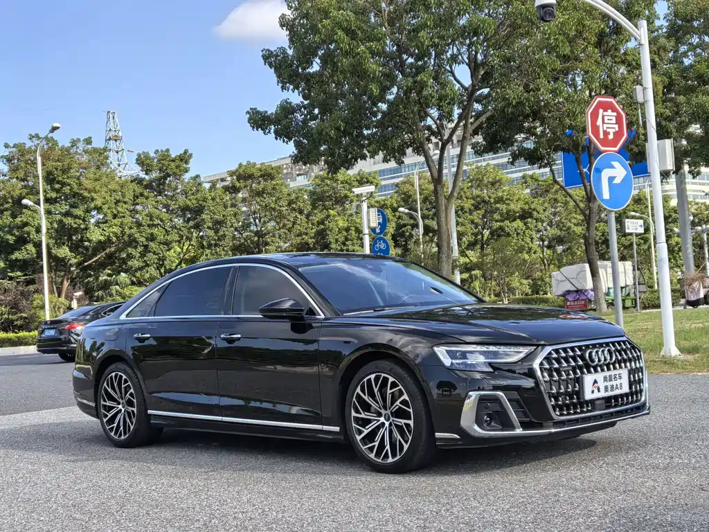 Audi A8 — фото 2