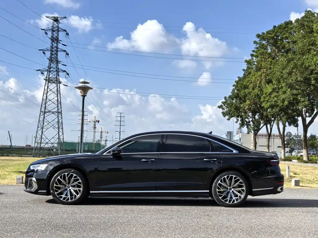 Audi A8 — фото 5