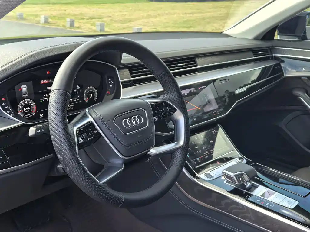 Audi A8 — фото 7