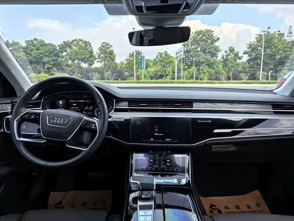 Audi A8 — фото 14