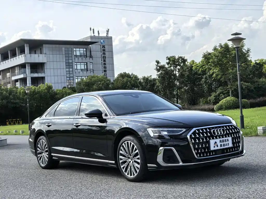Audi A8 — фото 3